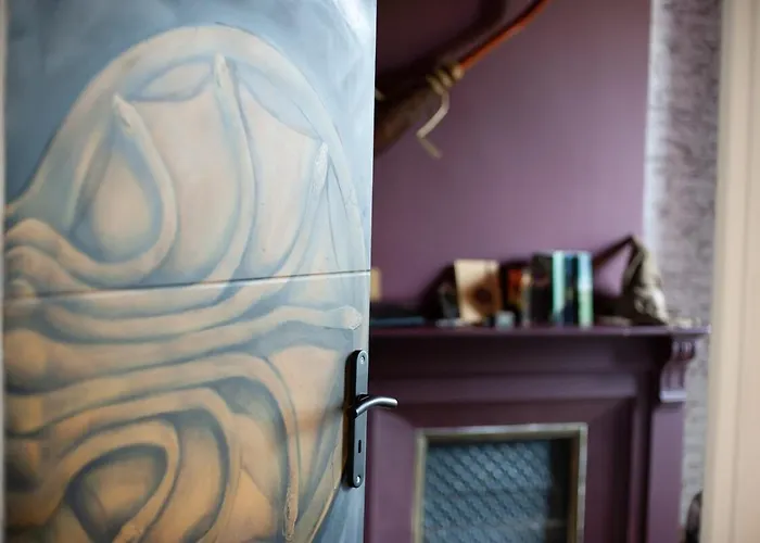 Qualys Cinema-parking & View Square