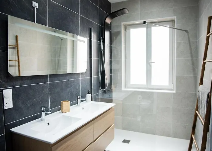 Qualys Cinema-parking & View Square * Carcassonne