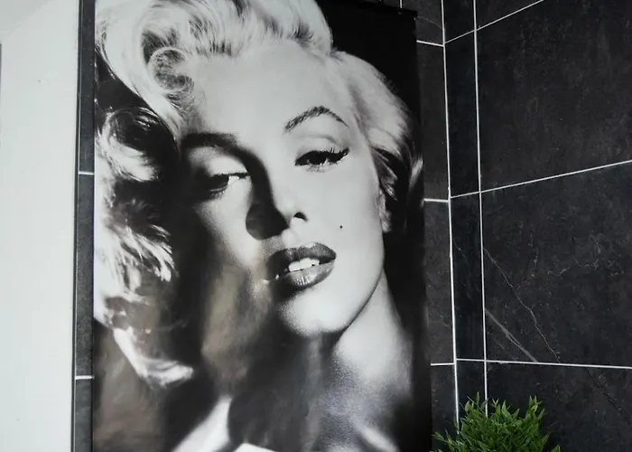 Qualys Cinema-parking & View Square Carcassonne